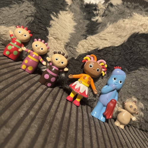 The night garden figures - in,